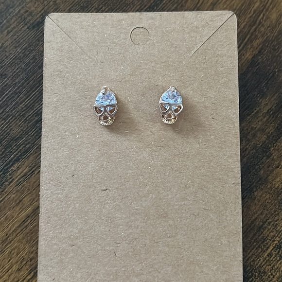 Jewelry - ❤️⭐ Cute Skull Earrings